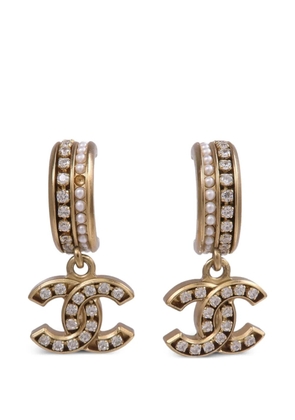 CHANEL Pre-Owned CC-crystal drop earrings - Gold