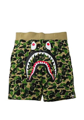 A BATHING APE® ABC Camo Shark shorts - Green