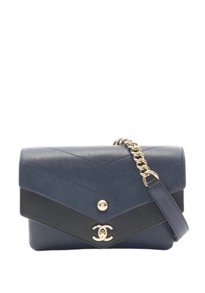 CHANEL Pre-Owned 2018-2019 Chevron Calfskin Double Envelope Flap belt bag - Blue
