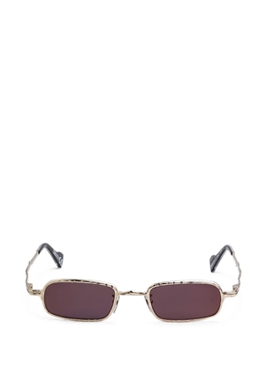 Kuboraum hammered-effect rectangle-frame sunglasses - Gold