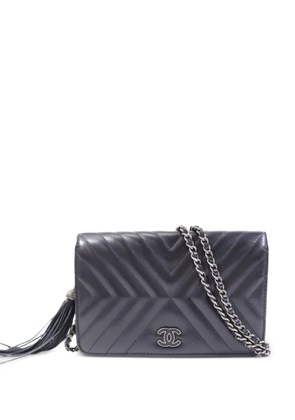 CHANEL Pre-Owned Wallet On Chain chevron-quilted crossbody bag - Black