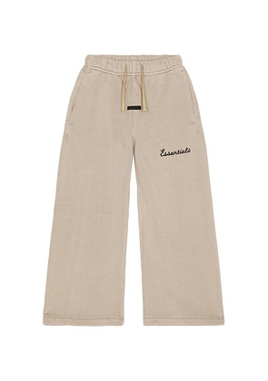 Fear of God ESSENTIALS Kids Training Classic Fit Sweatpant in Faded Seal - Grey. Size 6/7 (also in 2/3, 4/5).