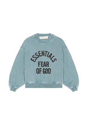 Fear of God ESSENTIALS Kids Campus 90's Crewneck Sweatshirt in Faded Coastal - Blue. Size 2/3 (also in 4/5, 6/7).