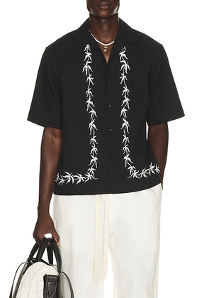 Commas Palm Embroidery Bowling Shirt in Black - Black. Size M (also in L, XL/1X, XXL/2X).