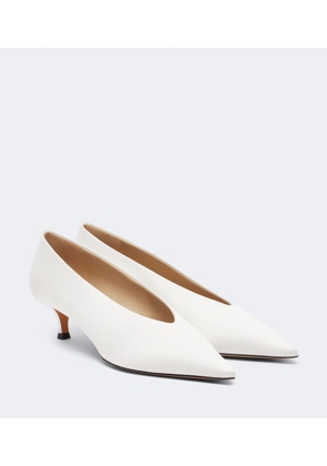 Le Monde Beryl Babouche satin pumps