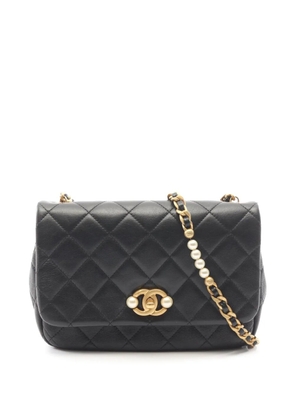 CHANEL Pre-Owned 2021-2026 Quilted Lambskin Pearl Side Flap crossbody bag - Black