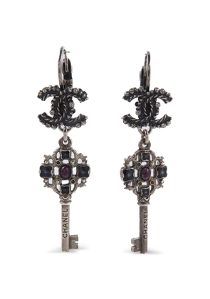 CHANEL Pre-Owned CC key drop earrings - Silver