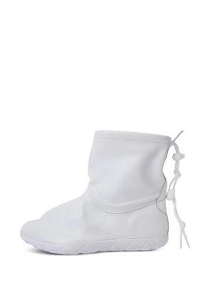 Comme Des Garçons Air Chukka Moc boots - White