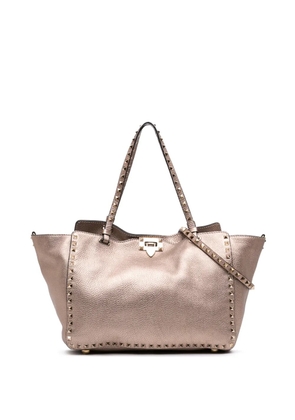 Valentino Garavani Pre-Owned 2000-2017 Medium Metallic Leather Rockstud Trapeze satchel - Gold