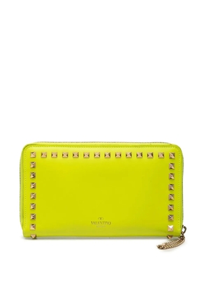 Valentino Garavani Pre-Owned 2018-2026 Leather Rockstud Zip Around Wallet long wallets - Yellow