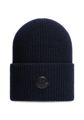 Moncler logo-patch ribbed-knit beanie hat - Blue