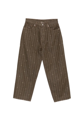 Drôle De Monsieur Monogram Baggy logo-print pinstriped jeans - Brown