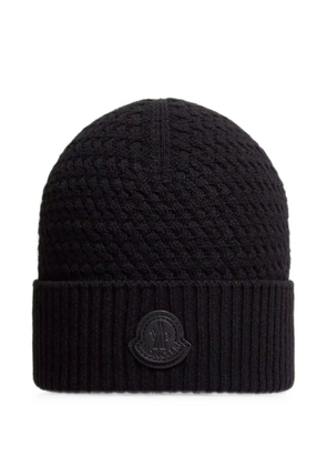 Moncler logo-patch cable-knit beanie hat - Black
