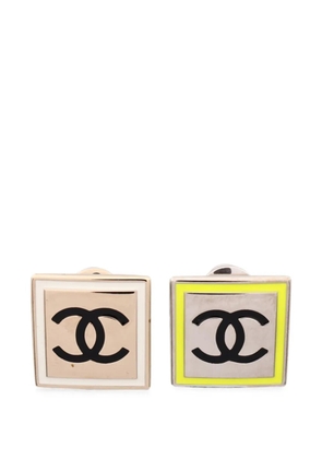 CHANEL Pre-Owned CC square cuff earrings - Silver