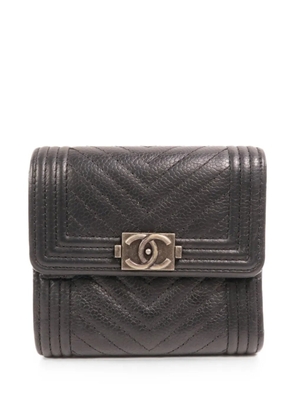 CHANEL Pre-Owned Boy chevron-quilted wallet - Black
