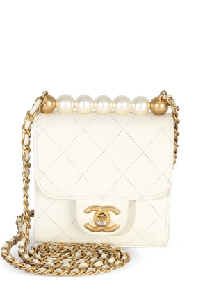CHANEL Pre-Owned 2019 Chic Pearls quilted bag - White