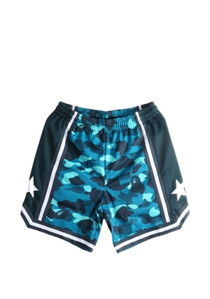 A BATHING APE® camouflage-print mesh shorts - Green