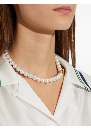 Casablanca logo-pendant pearl necklace - White