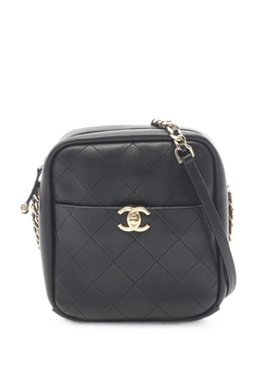 CHANEL Pre-Owned 2018-2019 matelassé cross body bag - Black