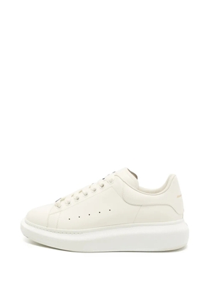 Alexander McQueen Pre-Owned Oversized low-top sneakers - White