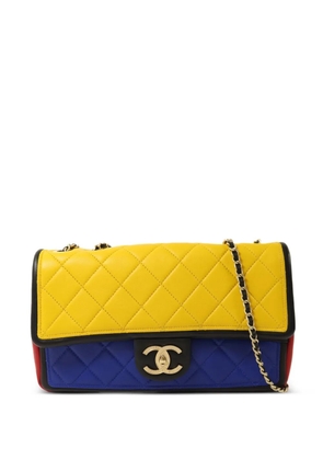 CHANEL Pre-Owned medium CC turn-lock shoulder bag - Yellow