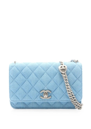 CHANEL Pre-Owned 2021 mini Matelassé chain cross body bag - Blue