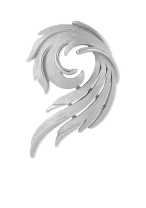 Susan Caplan Vintage 1960s Trifari swirling leaf brooch - Silver