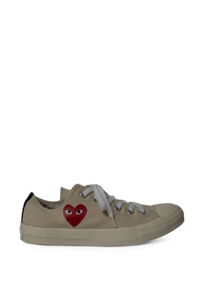 Comme Des Garçons Pre-Owned x Converse heart-print sneakers - Neutrals