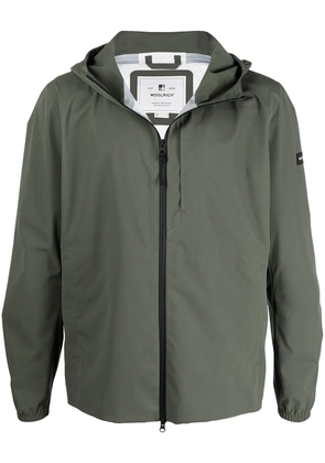 Woolrich logo-patch zip-up hooded jacket - Green