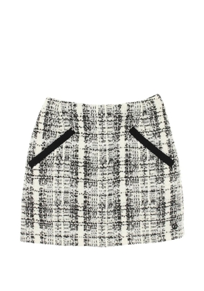Louis Vuitton Pre-Owned logo-plaque tweed mini skirt - White