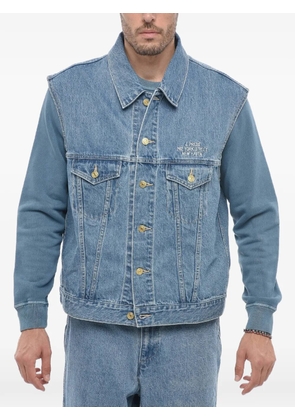 J.PRESS embroidered-logo sleeveless denim jacket - Blue