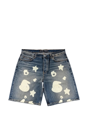 SP5DER graphic-print denim shorts - Blue