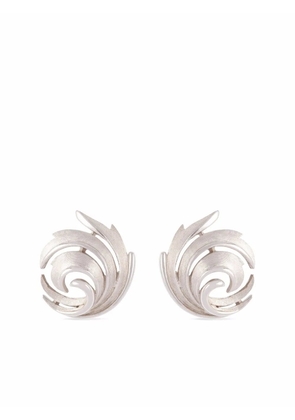 Susan Caplan Vintage 1970s Trifari twirled motif clip-on earrings - Silver