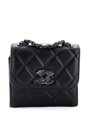 CHANEL Pre-Owned So Black Trendy CC Clutch with Chain Quilted Lambskin Small shoulder bag