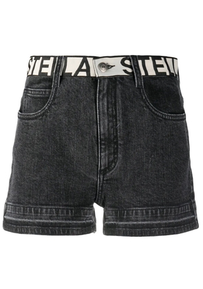 Stella McCartney contrast logo belt denim shorts - Black