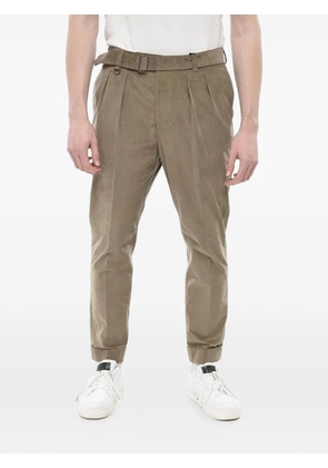 Paolo Pecora corduroy-texture pleated cotton trousers - Brown