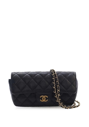 CHANEL Pre-Owned 2021 CC Quilted Caviar Sunglasses Case with Chain crossbody bag - Black