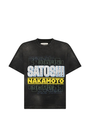 SATOSHI NAKAMOTO Escape Reallity graphic-print T-shirt - Black