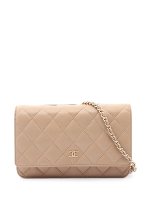 CHANEL Pre-Owned 2013-2014 quilted cross body bag - Neutrals