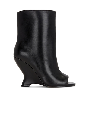 Steve Madden Rylix Boot in Black. Size 6. Also in 5.5, 6.5, 7, 7.5, 8, 8.5, 9, 9.5, 10, 11.
