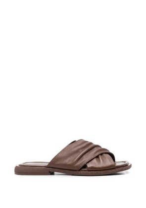 SERGIO MORETTI FIRENZE crossover-strap ruched sandals - Brown