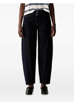 DKNY buckle-detail tapered-leg jeans - Blue