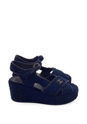 CHANEL Pre-Owned CC wedge sandals - Blue