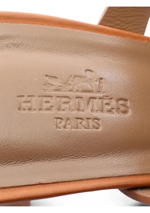 Hermès Pre-Owned 2000s Amica leather sandals - Brown