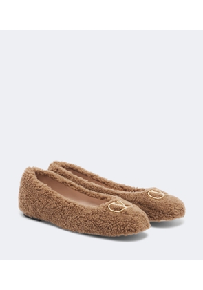 Valentino Garavani VLogo teddy ballet flats
