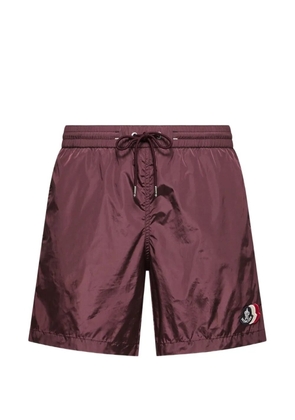 Moncler logo-patch swim shorts - Red
