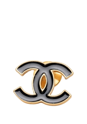 CHANEL Pre-Owned 2002 CC Enamel Gold Plated Brooch costume brooch - Black