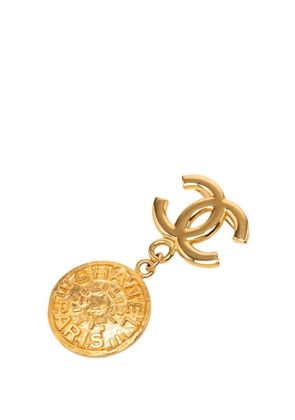 CHANEL Pre-Owned 1996 CC Gold Plated Medallion Drop Pin Brooch costume brooch