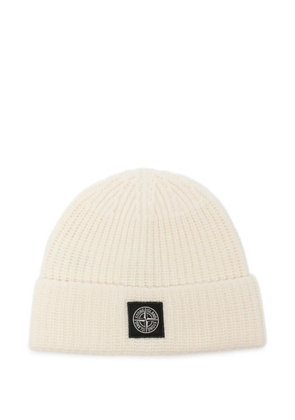 Stone Island logo-patch ribbed-knit beanie hat - Neutrals