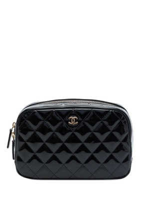 CHANEL Pre-Owned 2019 CC Quilted Patent Cosmetic pouch - Black